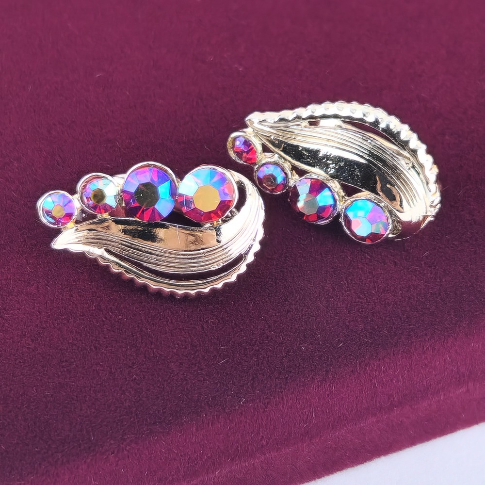 Vintage STAR Aurora Borealis Rhinestone Clip On Earrings Gold Tone Iridescent